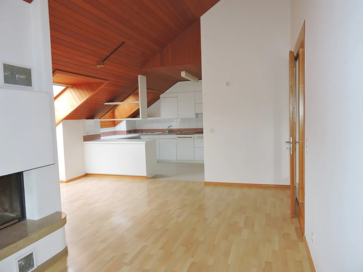 Attico spazioso in un ambiente verdeggiante - Foto 5 di 9
