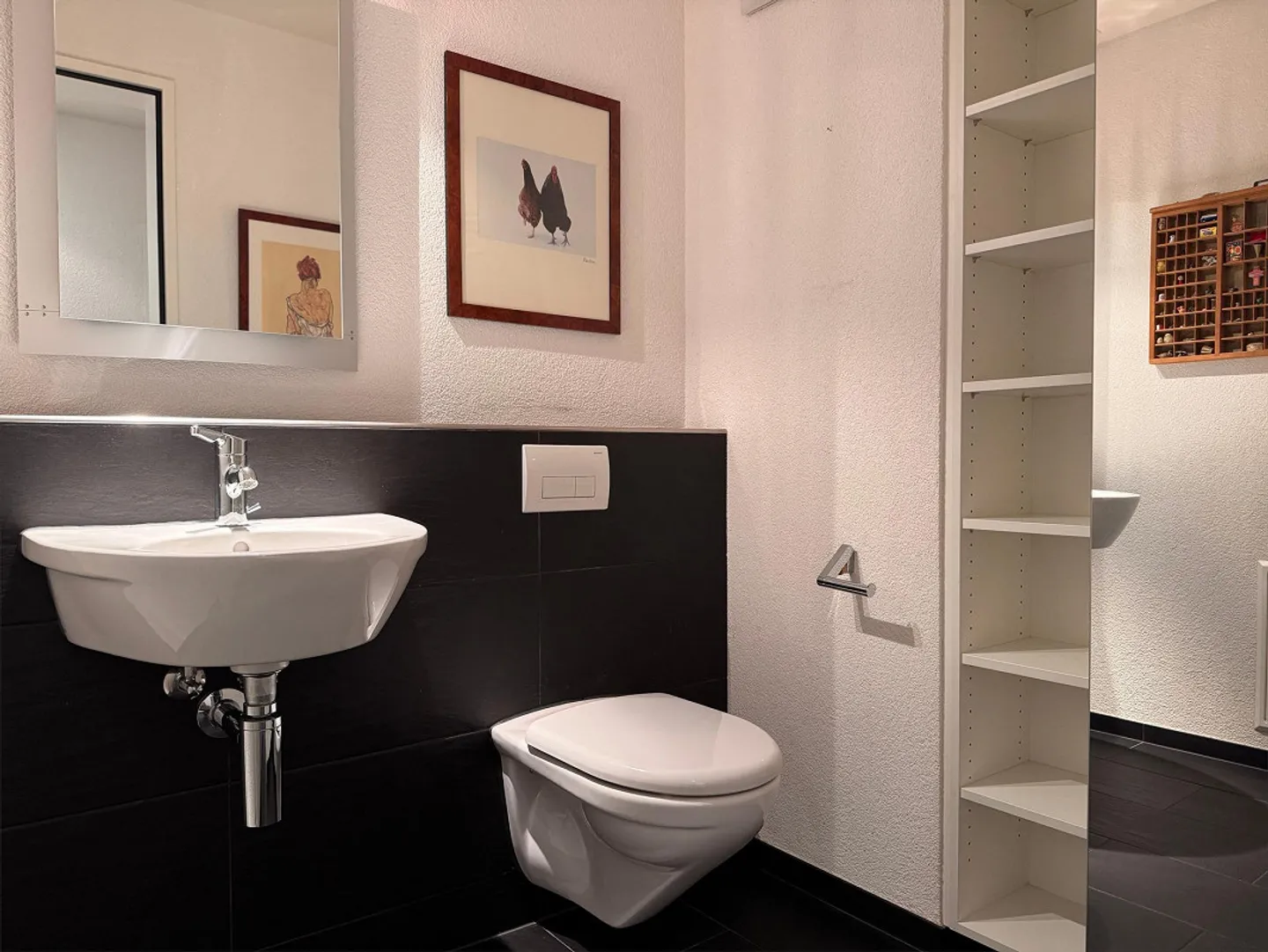 Bright and spacious apartment in a prime location with a hobby room and 2 carports - Photo 8 of 10