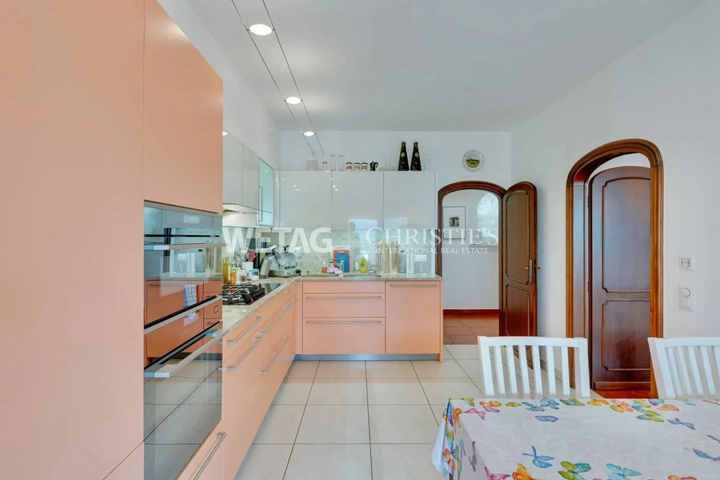 Elegant villa for sale in Lugano-Vezia with indoor pool & Grottino... - Photo 4 of 13