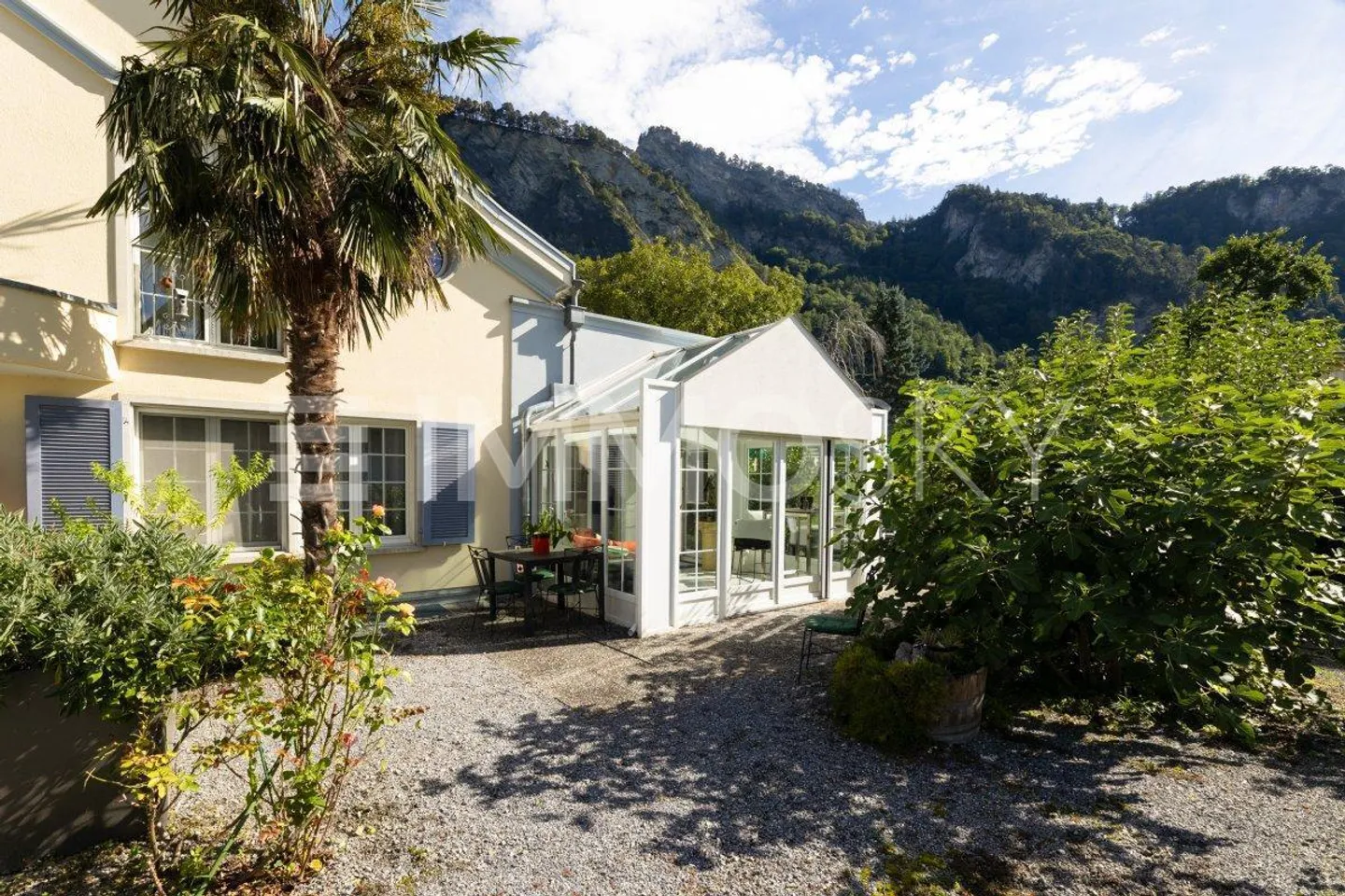 Ruhe, Sonne, Berge: Ihr modernisiertes Zuhause in der Herrschaft - Foto 2 von 5