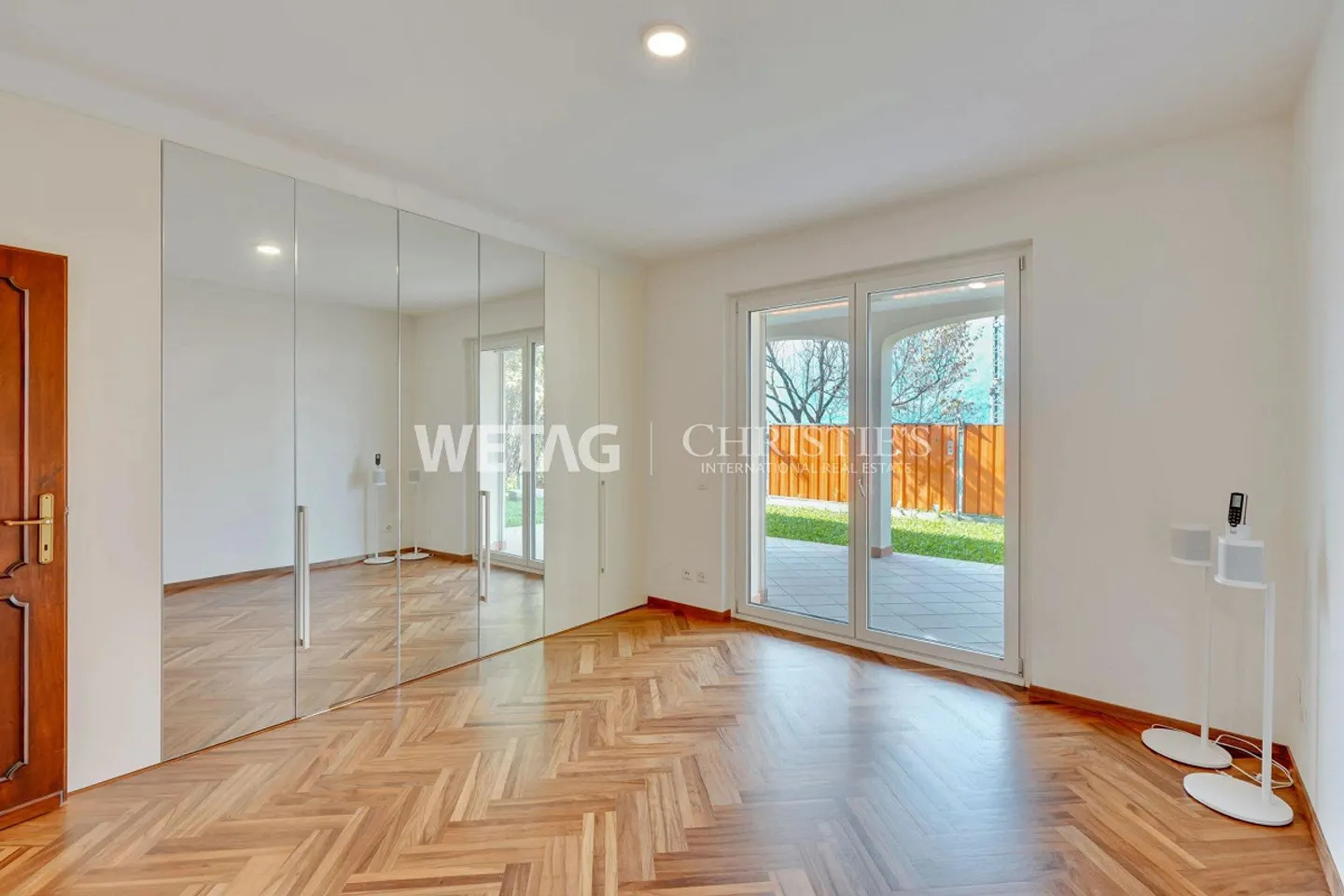 Elegant villa for sale in Lugano-Vezia with indoor pool & Grottino... - Photo 8 of 13
