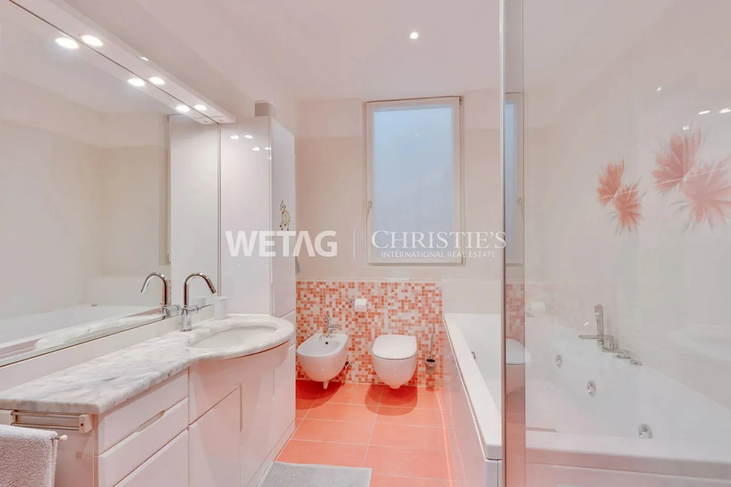 Elegant villa for sale in Lugano-Vezia with indoor pool & Grottino... - Photo 9 of 13