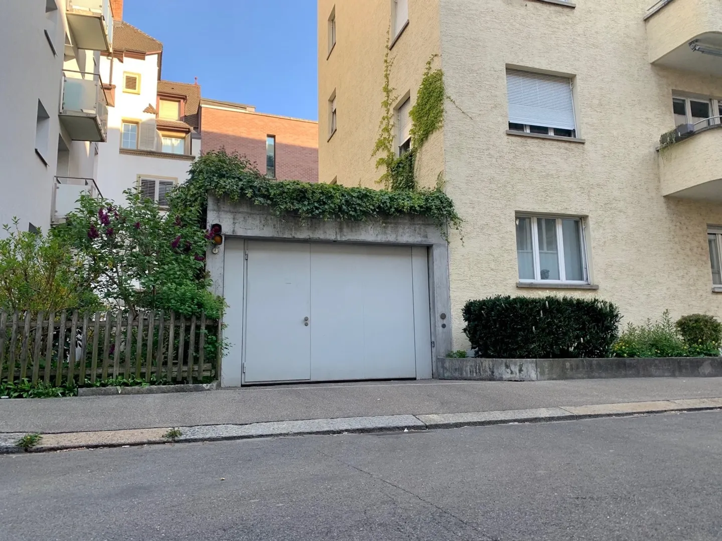 Place de parking dans le cercle 4 - Verena-Conzett-Str. - Photo 2 sur 6