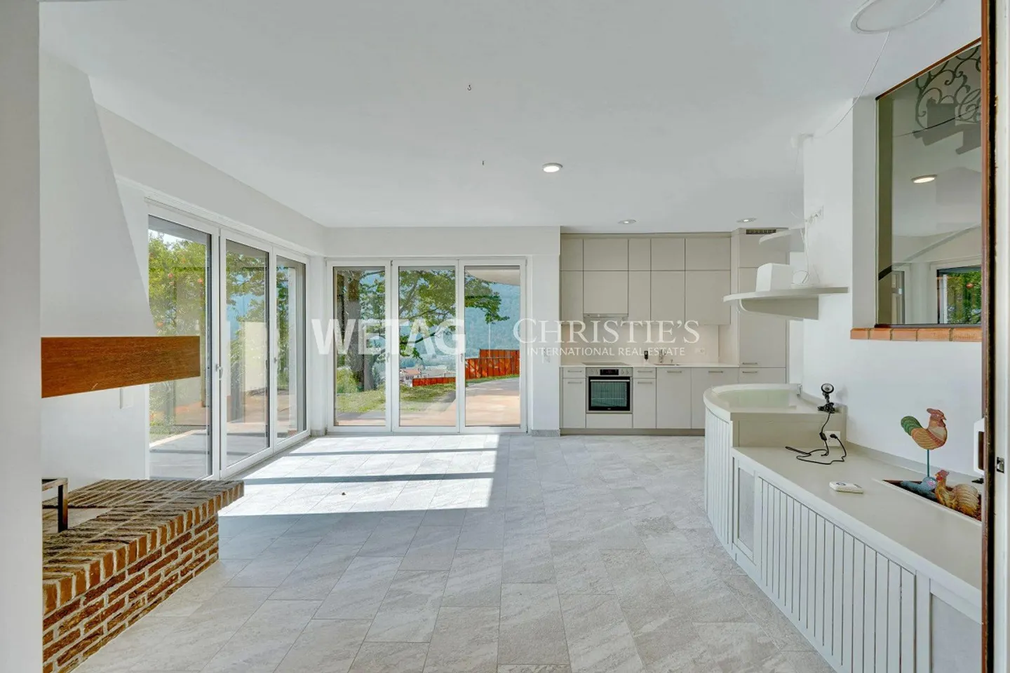Elegant villa for sale in Lugano-Vezia with indoor pool & Grottino... - Photo 10 of 13