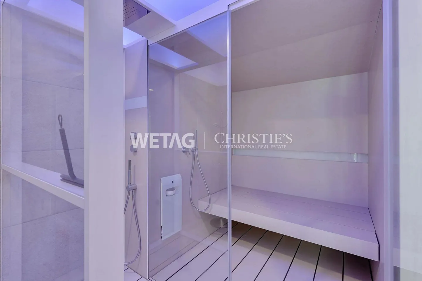 Elegant villa for sale in Lugano-Vezia with indoor pool & Grottino... - Photo 12 of 13
