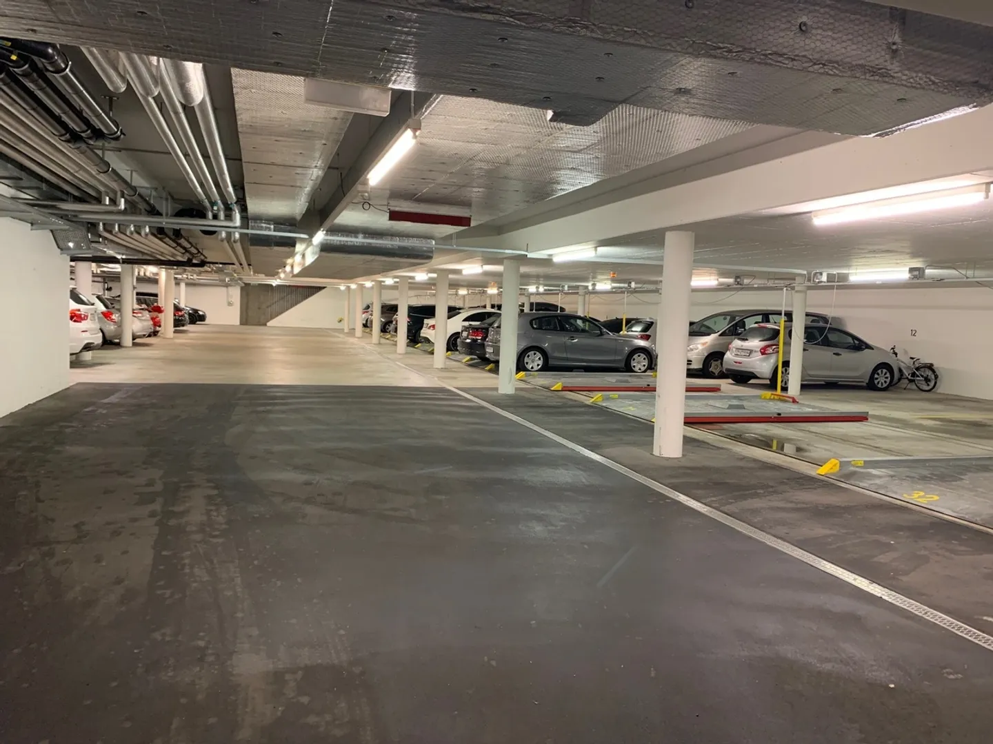 Place de parking dans le cercle 4 - Verena-Conzett-Str. - Photo 5 sur 6
