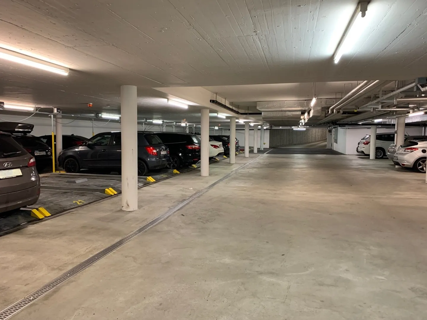 Place de parking dans le cercle 4 - Verena-Conzett-Str. - Photo 6 sur 6