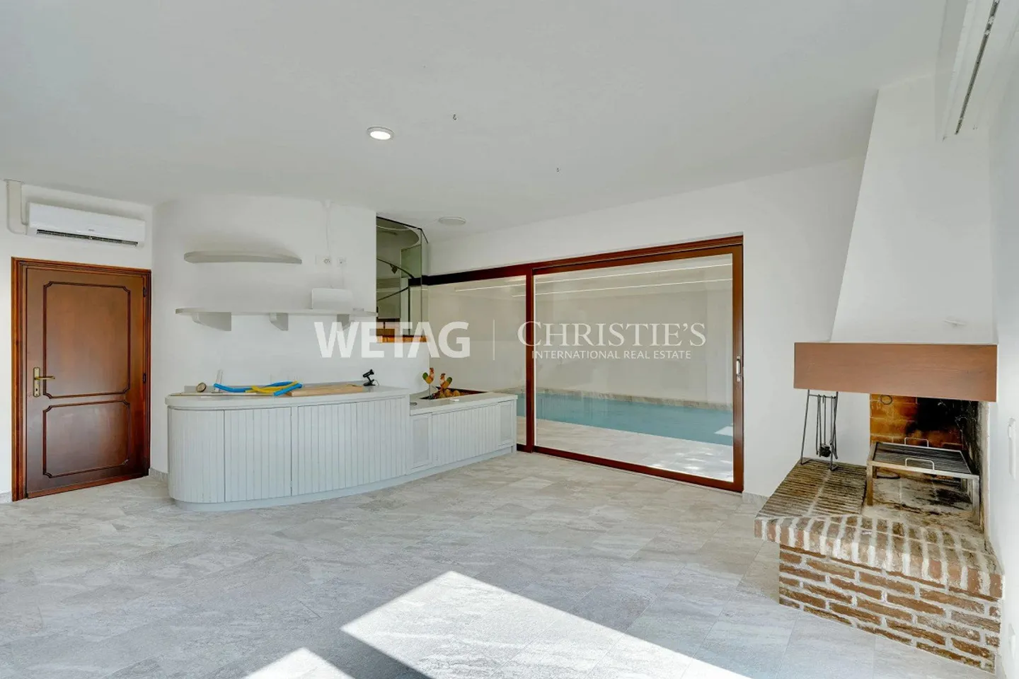 Elegant villa for sale in Lugano-Vezia with indoor pool & Grottino... - Photo 11 of 13