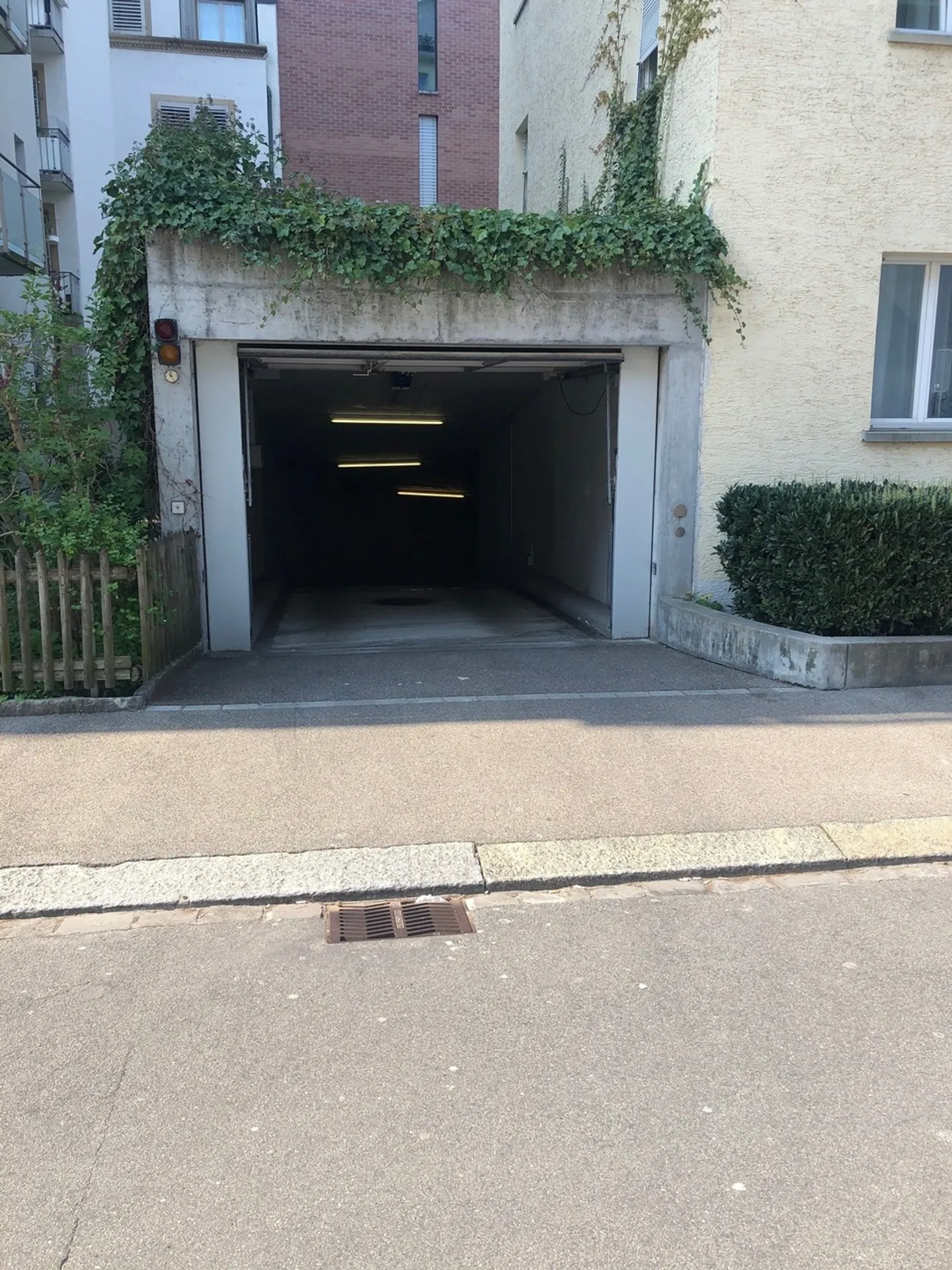 Place de parking dans le cercle 4 - Verena-Conzett-Str. - Photo 3 sur 6