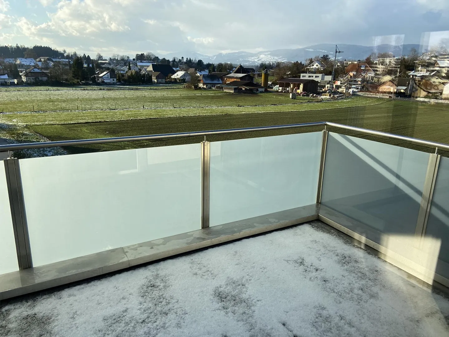 Bellissimo attico moderno con soffitti alti in affitto - Foto 4 di 8