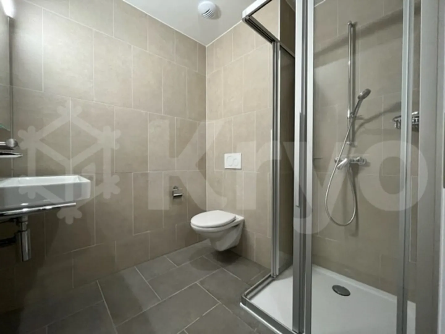 APPARTEMENT MODERNE DE 4,5 PIECES AVEC BALCON 108 M2 - Foto 8 von 9