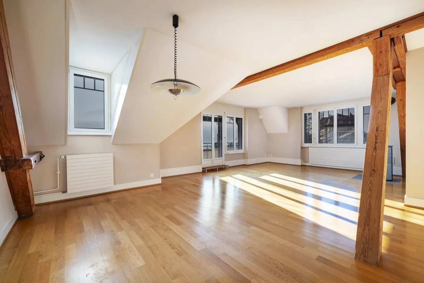 Splendido appartamento di 6,5 stanze all'ultimo piano con vista - Foto 2 di 13