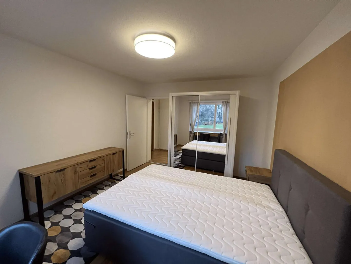 Charming Apartment in Zürich - Photo 4 of 8