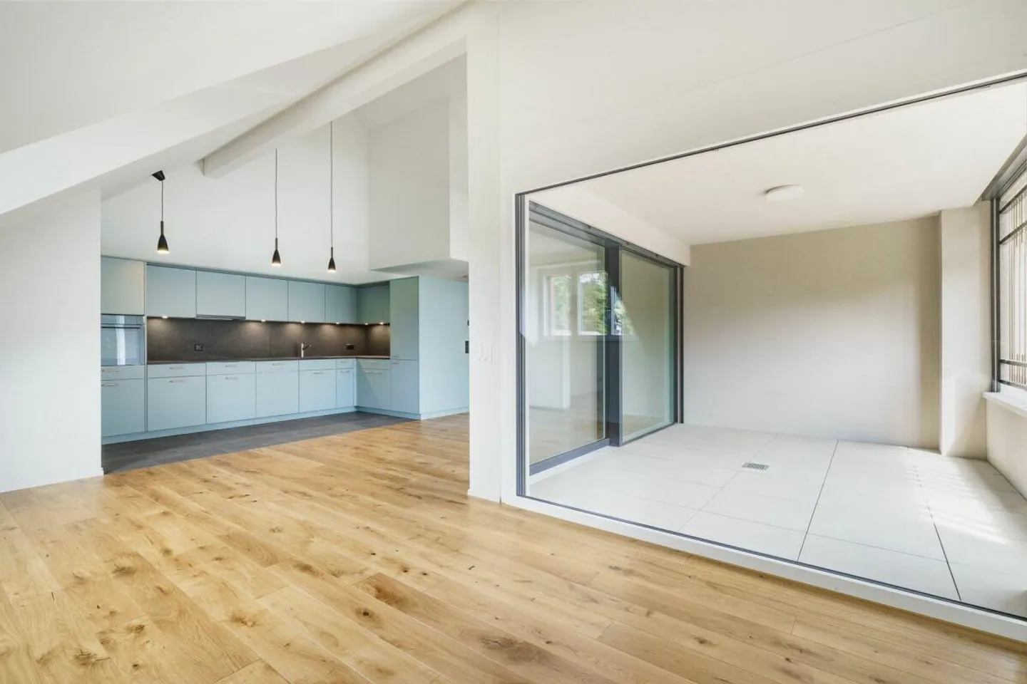 Lichtdurchflutete 2.5-Zimmer-Neubaudachwohnung an ruhiger Lage - Foto 4 von 6