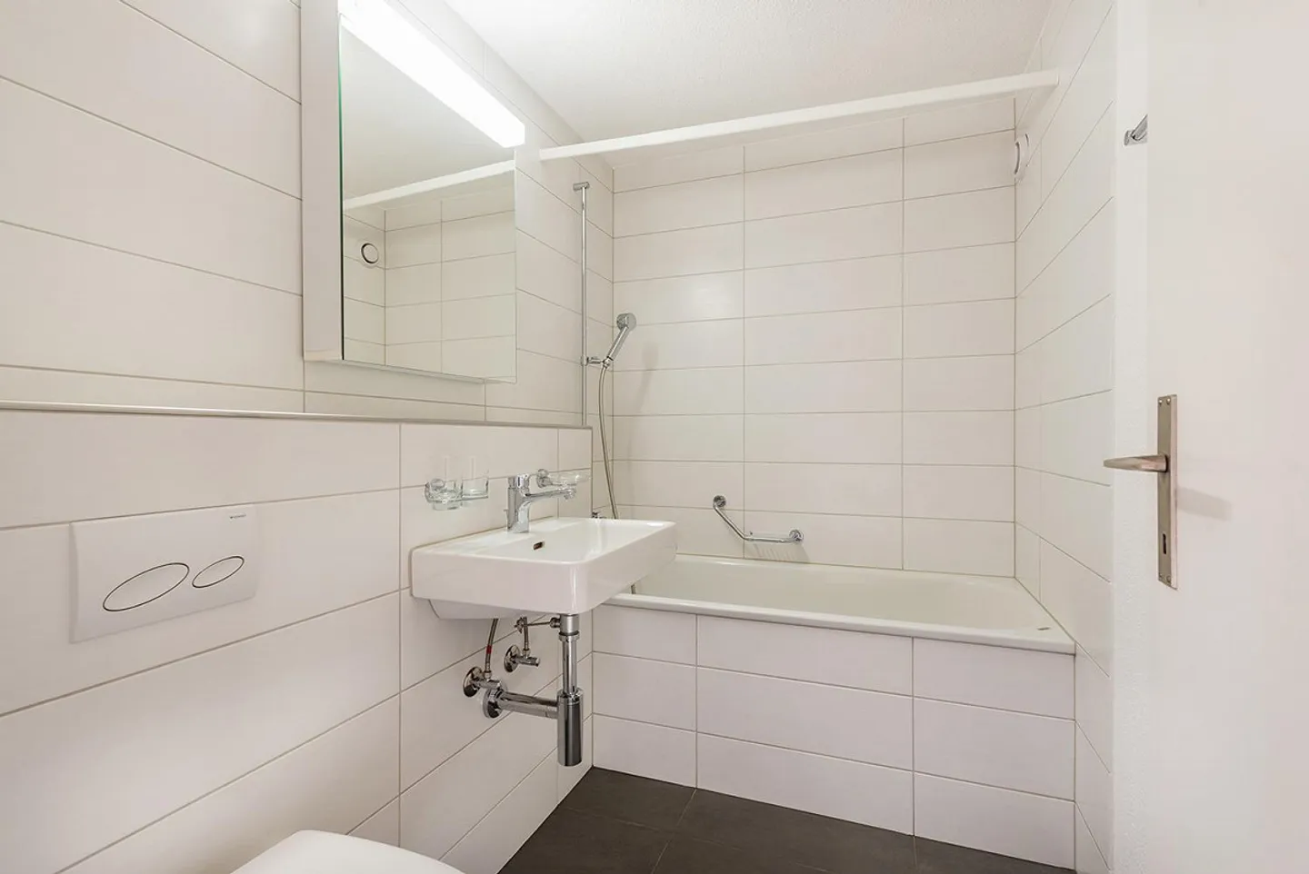 2.5 Room Attic Apartment with Balcony and Lake View - Photo 2 of 11
