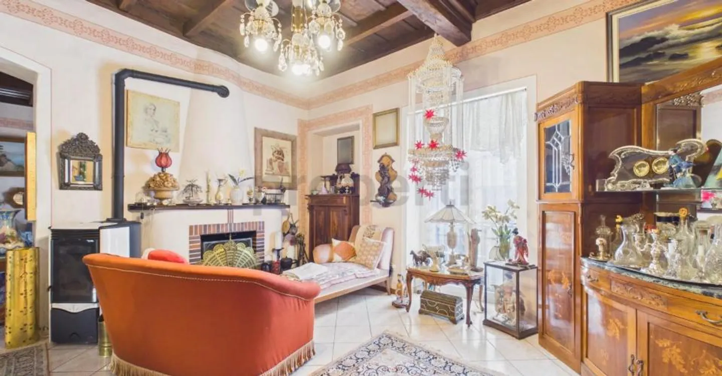 Casa dei Baroni – Historical Patrician Residence with Commercial Space in the Heart of Brissago - Photo 4 of 12