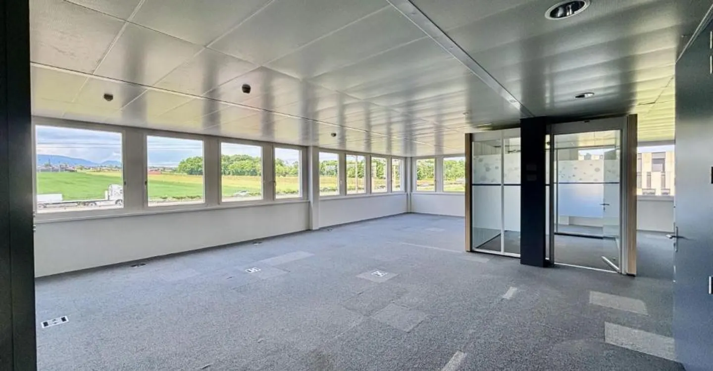 Superfici per uffici moderni, accessibilità CFF e parcheggi - Foto 8 di 11