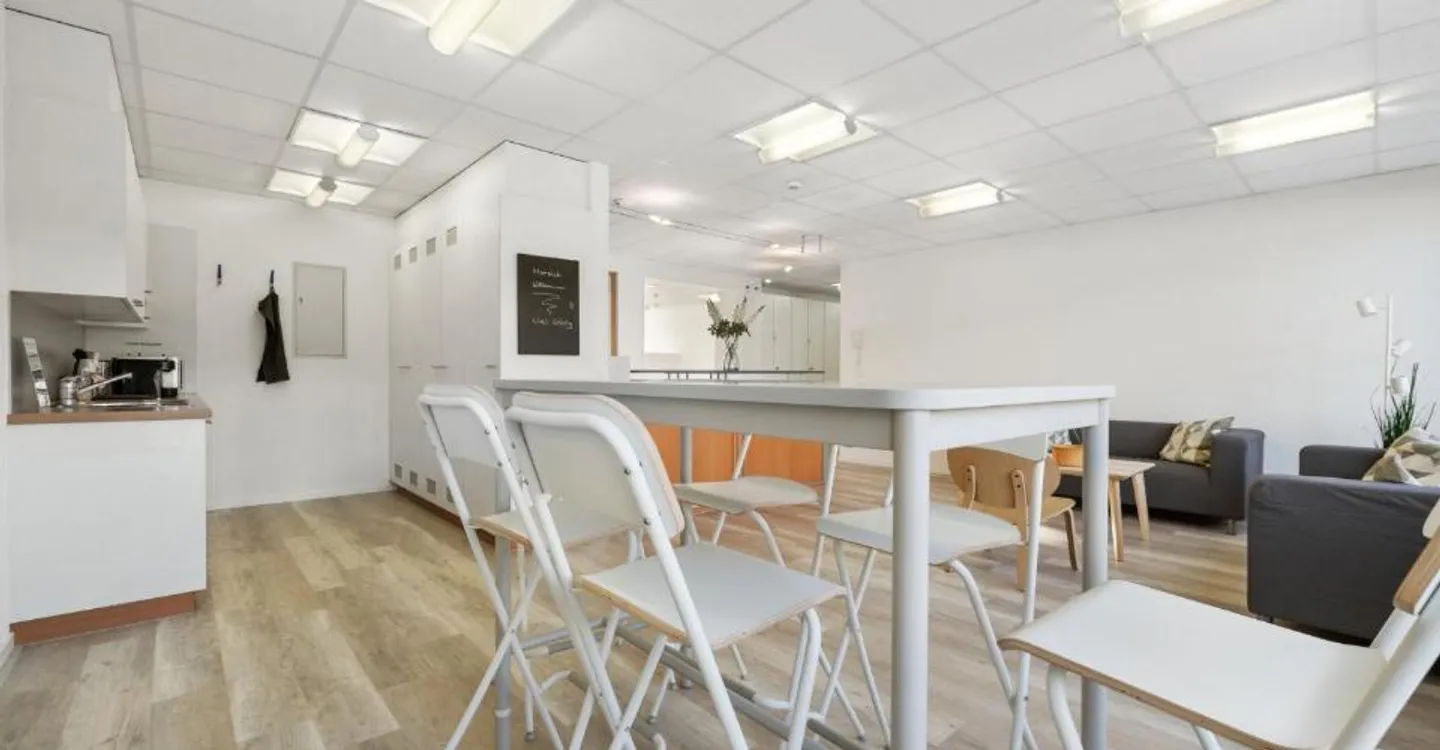Realize Your Professional Dream - Business Center Willisau! - Photo 4 of 7