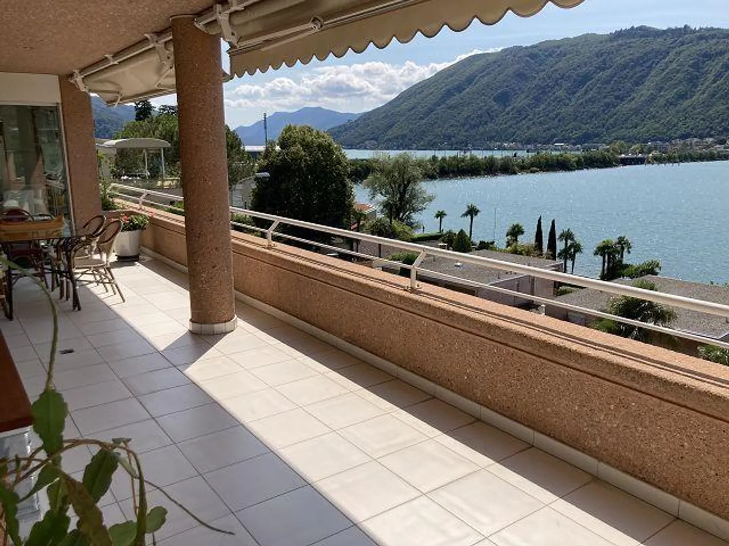 Luxurious Penthouse with Lake View - Photo 14 of 29