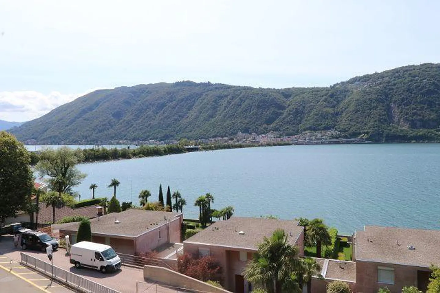 Luxurious Penthouse with Lake View - Photo 15 of 29