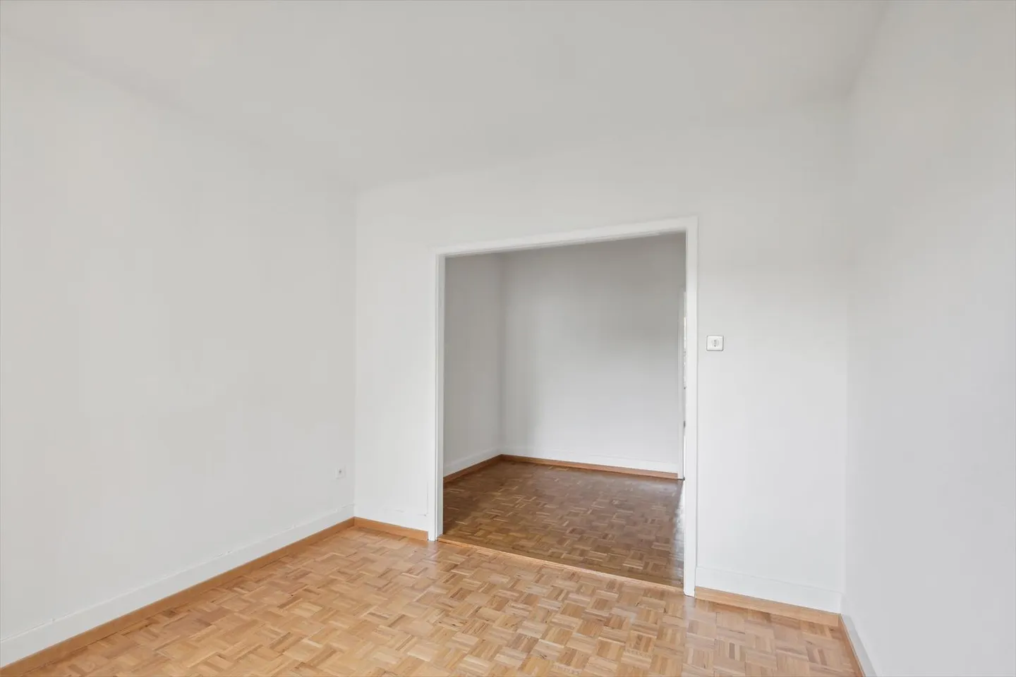 2.5-room apartment in the center of Neuchâtel - No deposit required! - Photo 3 of 8