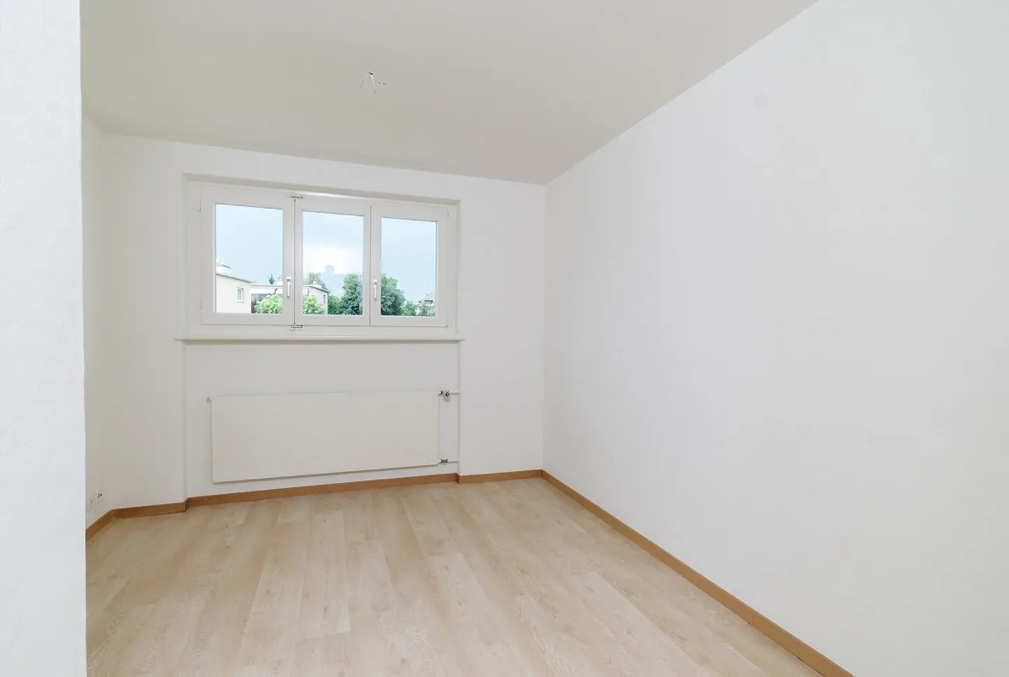 Appartement sous les toits spacieux pour vivre et travailler - Photo 6 sur 15