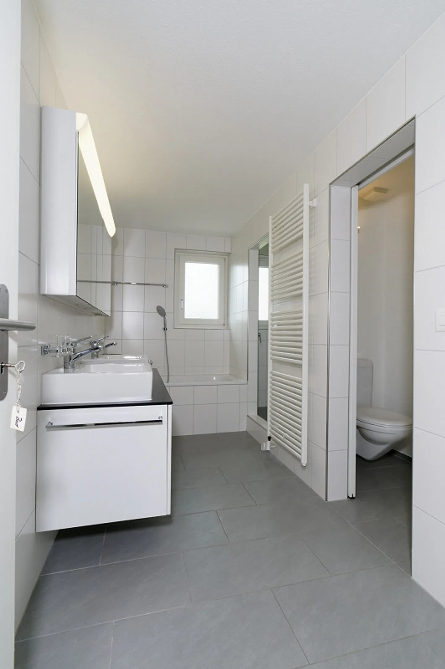 Appartement sous les toits spacieux pour vivre et travailler - Photo 7 sur 15