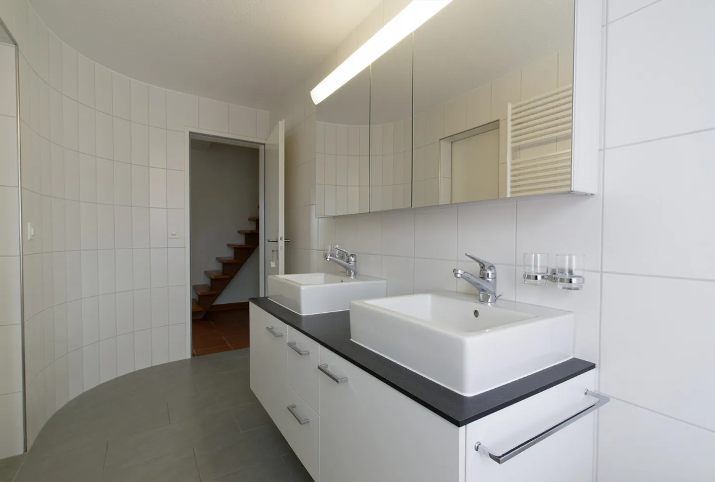 Appartement sous les toits spacieux pour vivre et travailler - Photo 8 sur 15