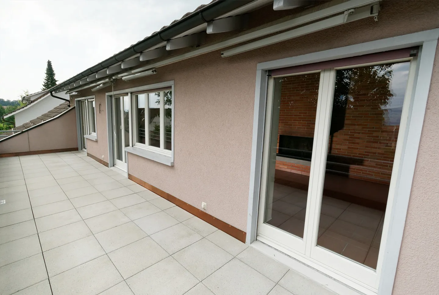 Appartement sous les toits spacieux pour vivre et travailler - Photo 9 sur 15