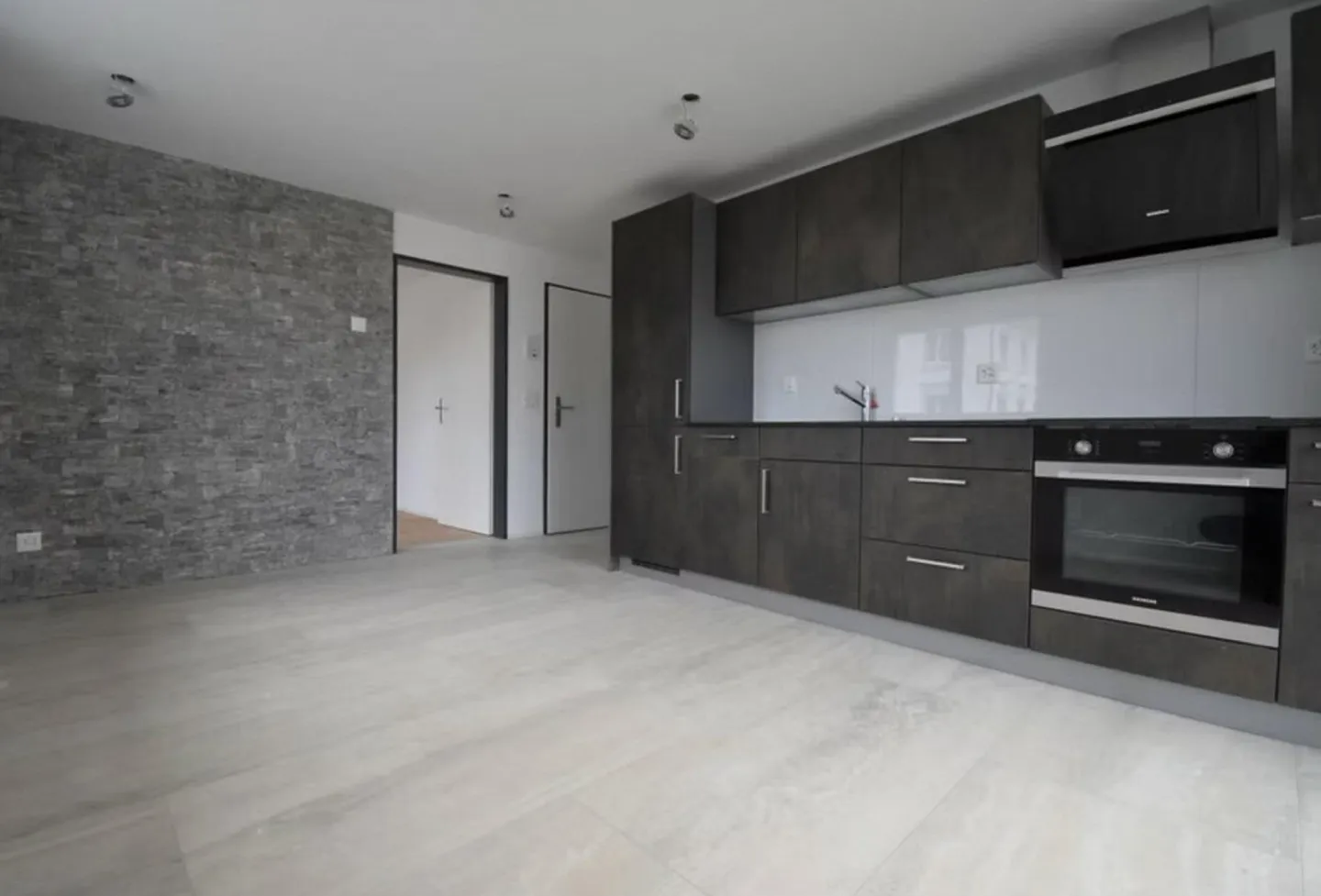 Appartamento ristrutturato di 2,5 locali a Wil con grande balcone - Foto 1 di 6