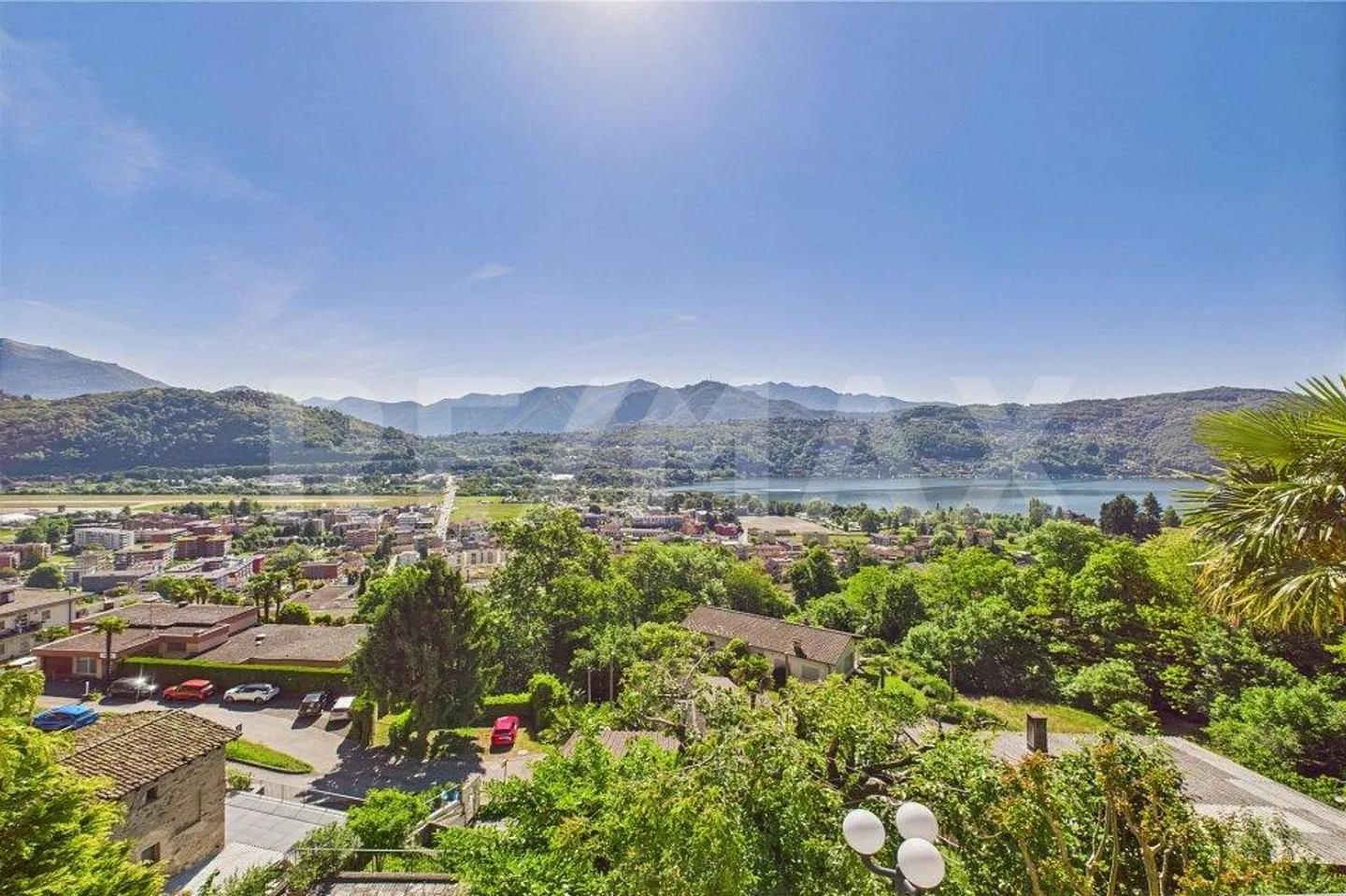 Spectaculaire - vue et soleil, en haut à Agno - Photo 8 sur 13