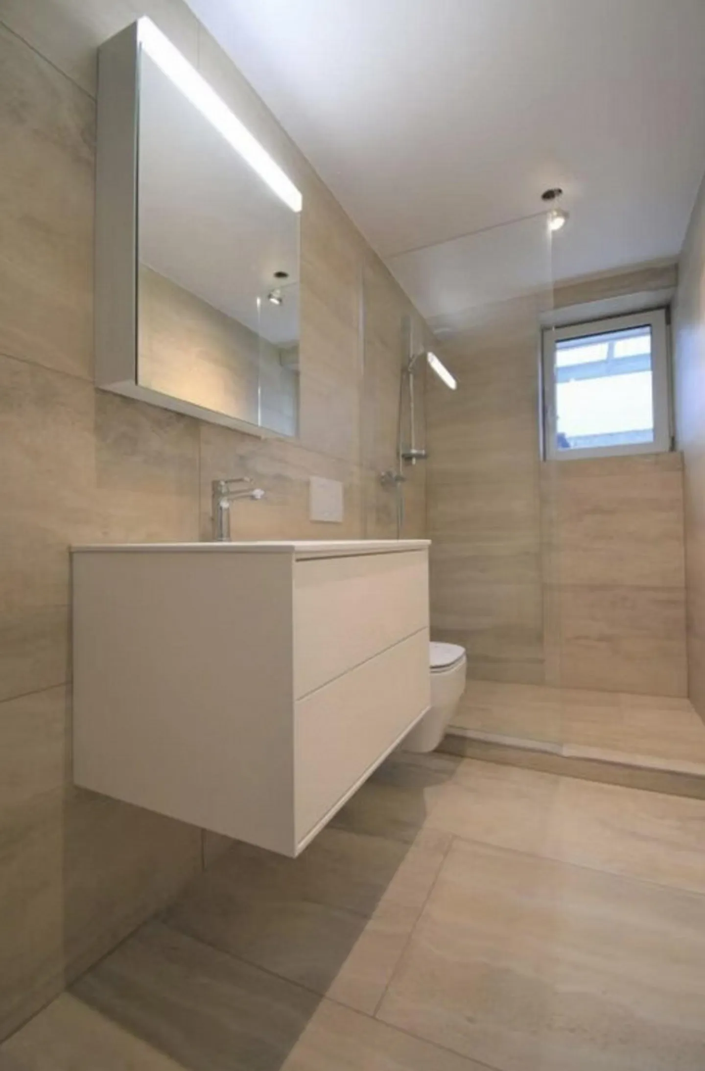 Appartamento ristrutturato di 2,5 locali a Wil con grande balcone - Foto 3 di 6