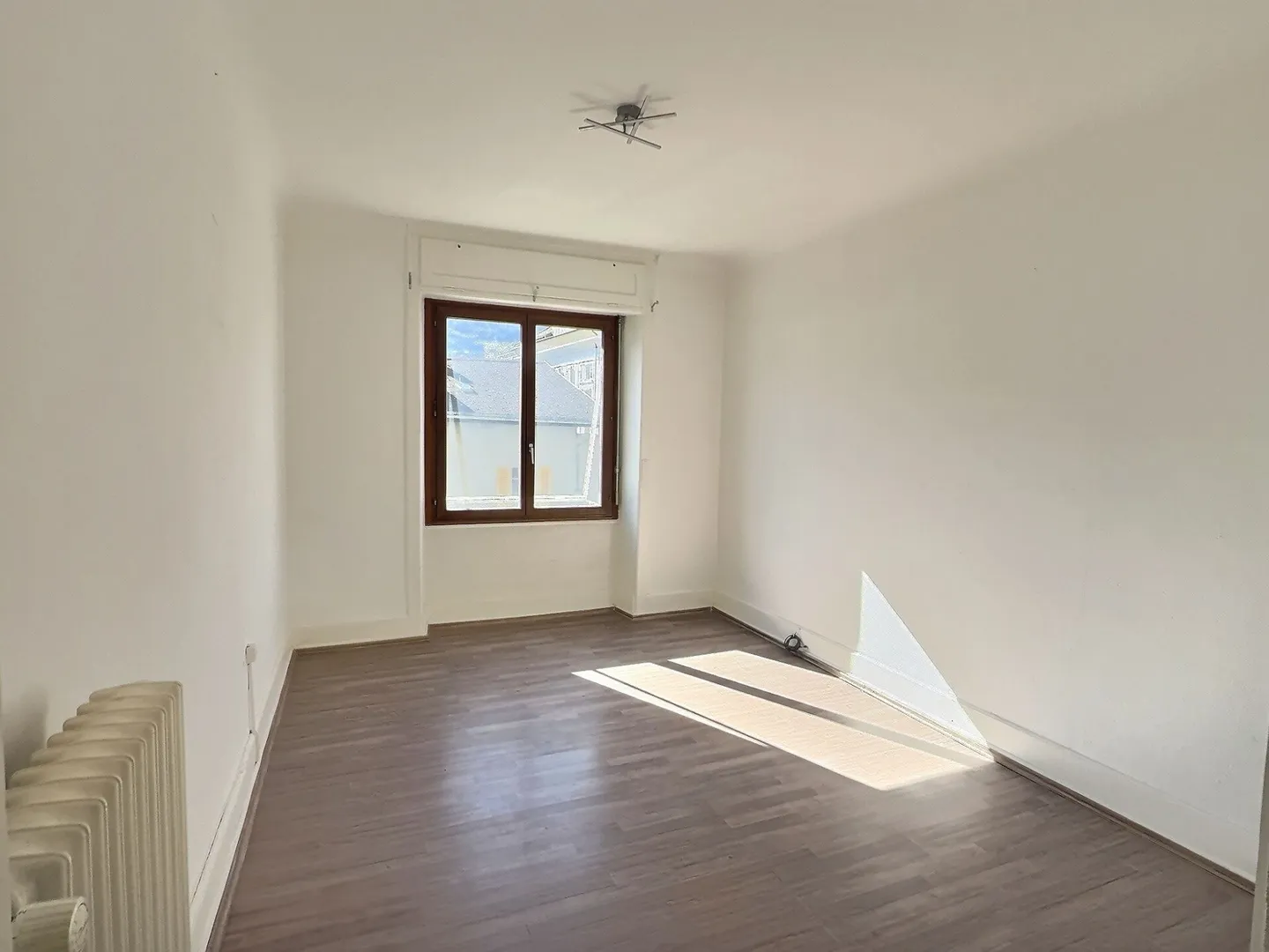 Spazioso appartamento 5½ con vista sui castelli - Foto 4 di 8