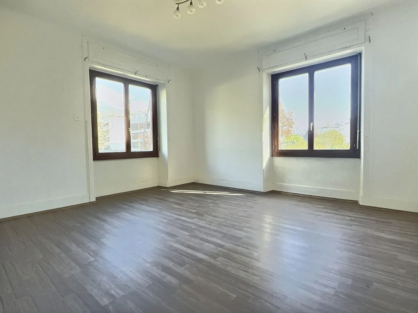 Spazioso appartamento 5½ con vista sui castelli - Foto 6 di 8