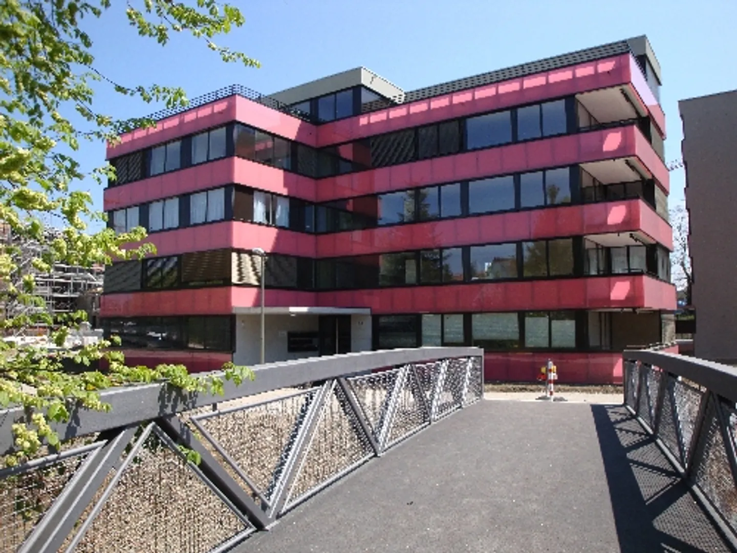 Bright, modern living in a colorful environment! *Rent without deposit* - Photo 2 of 9