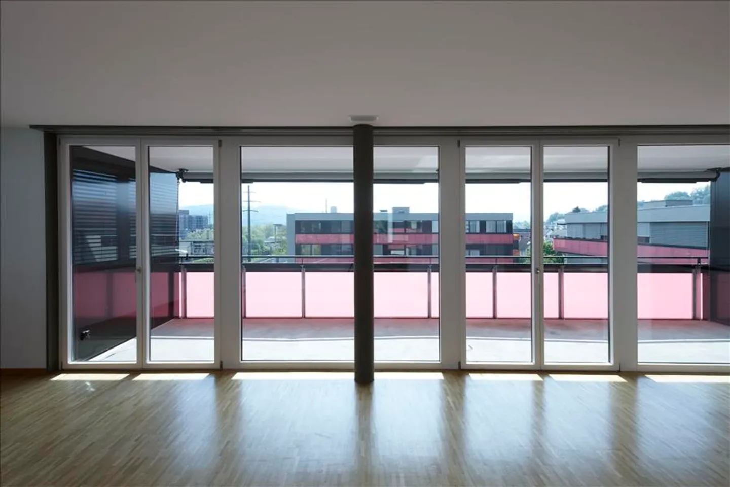 Bright, modern living in a colorful environment! *Rent without deposit* - Photo 3 of 9