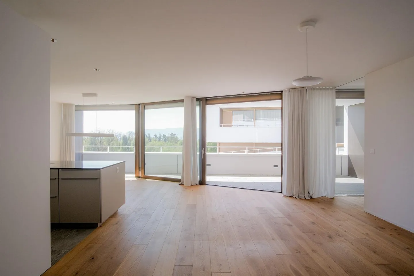 Panorama, Spazio, Eleganza – Appartamento 3.5 locali con vista a Uetikon sul lago - Foto 3 di 12