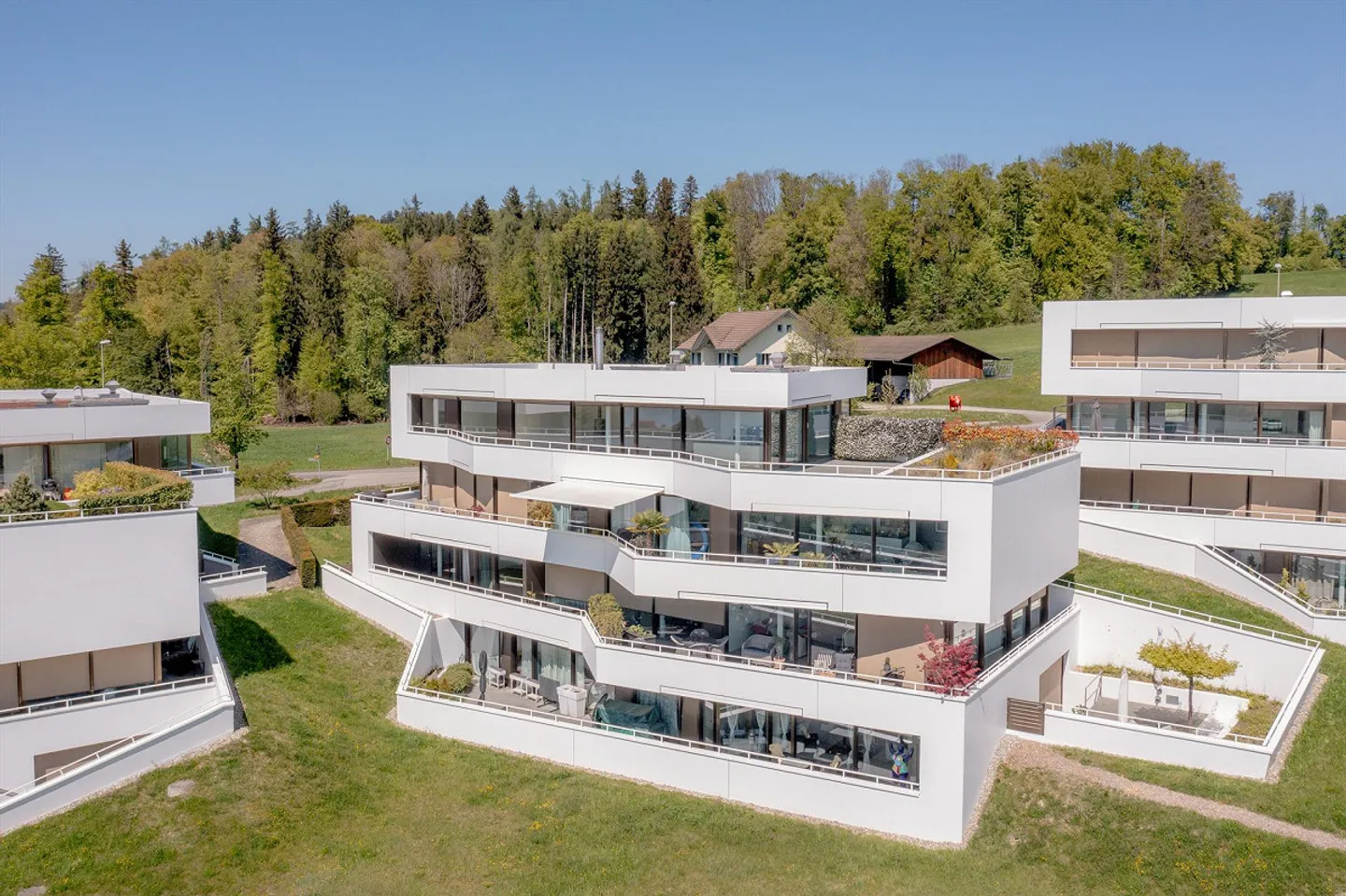Panorama, Spazio, Eleganza – Appartamento 3.5 locali con vista a Uetikon sul lago - Foto 1 di 12