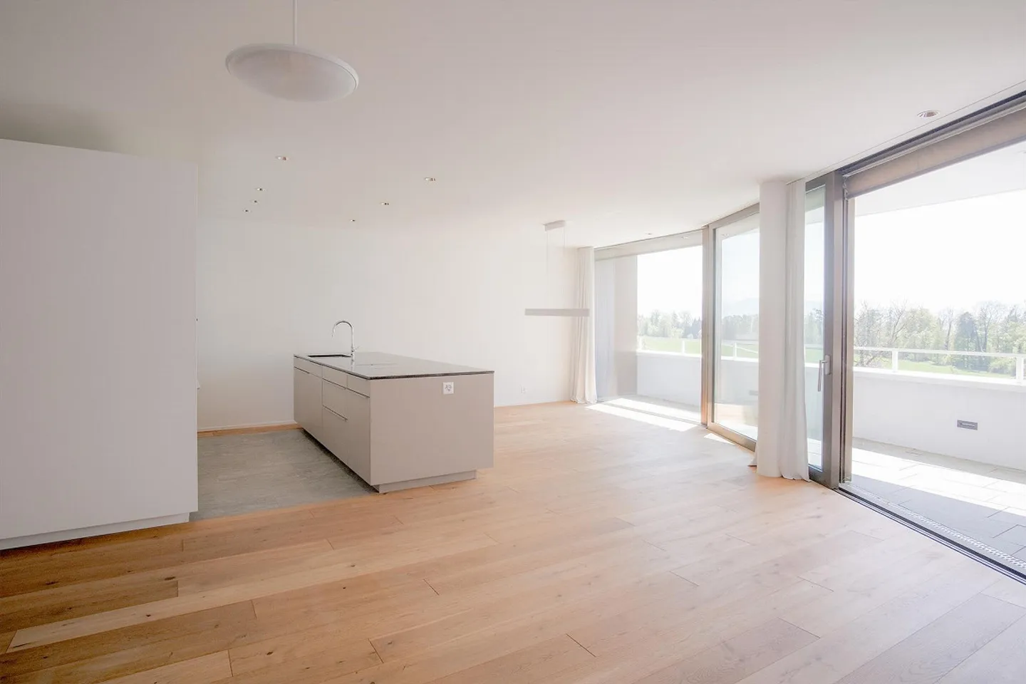 Panorama, Spazio, Eleganza – Appartamento 3.5 locali con vista a Uetikon sul lago - Foto 2 di 12