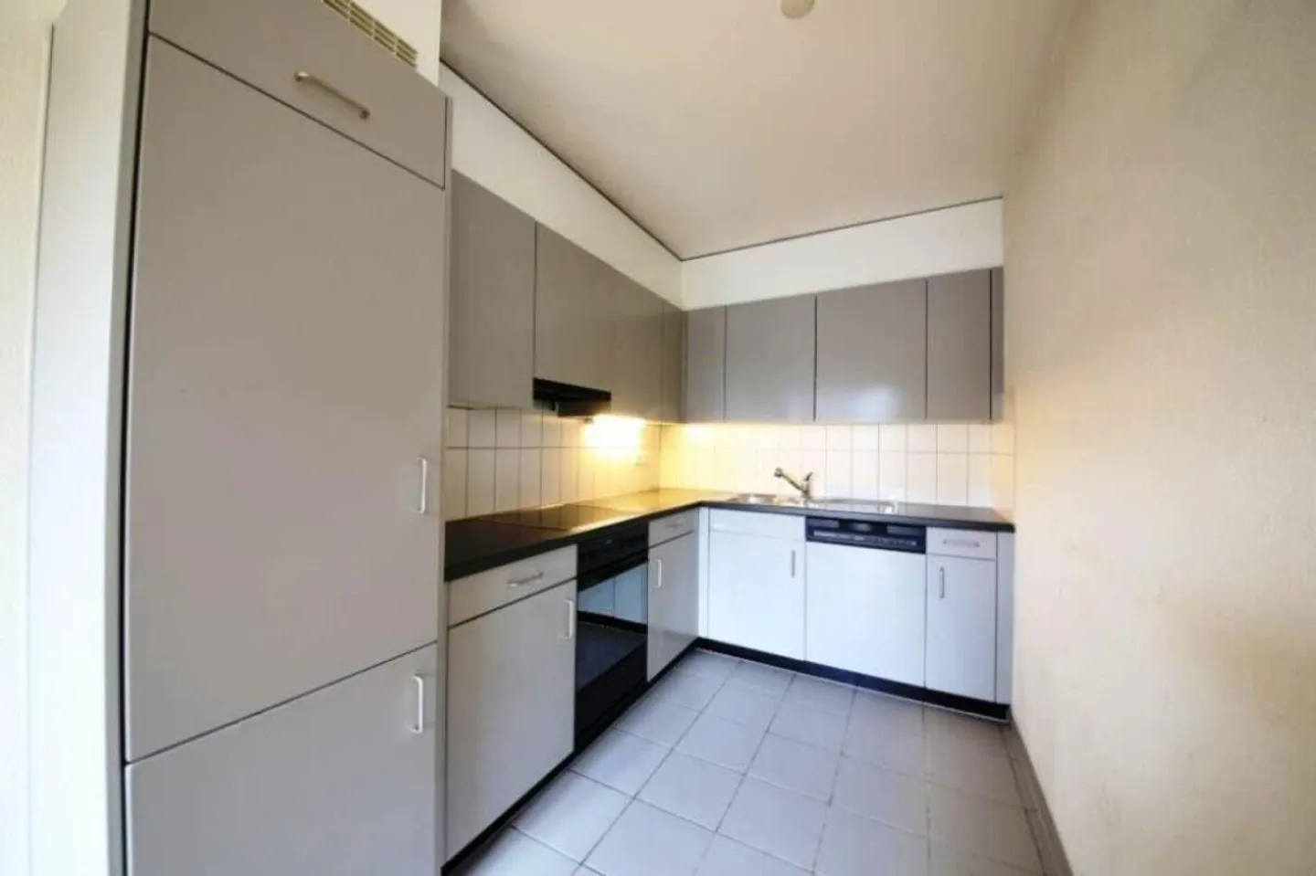 Beautiful City-Close 2.5 Room Apartment - Photo 2 of 8