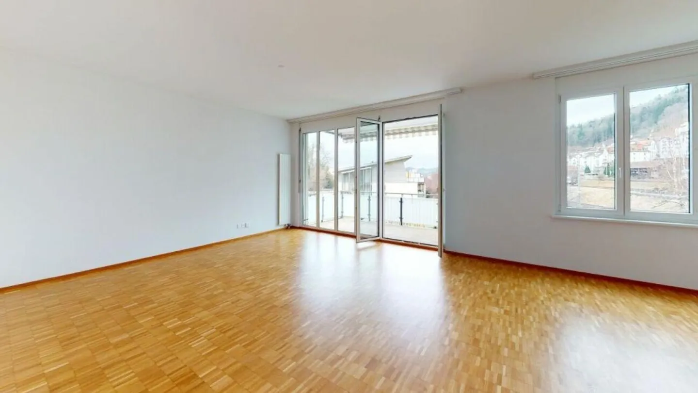 Beautiful City-Close 2.5 Room Apartment - Photo 3 of 8
