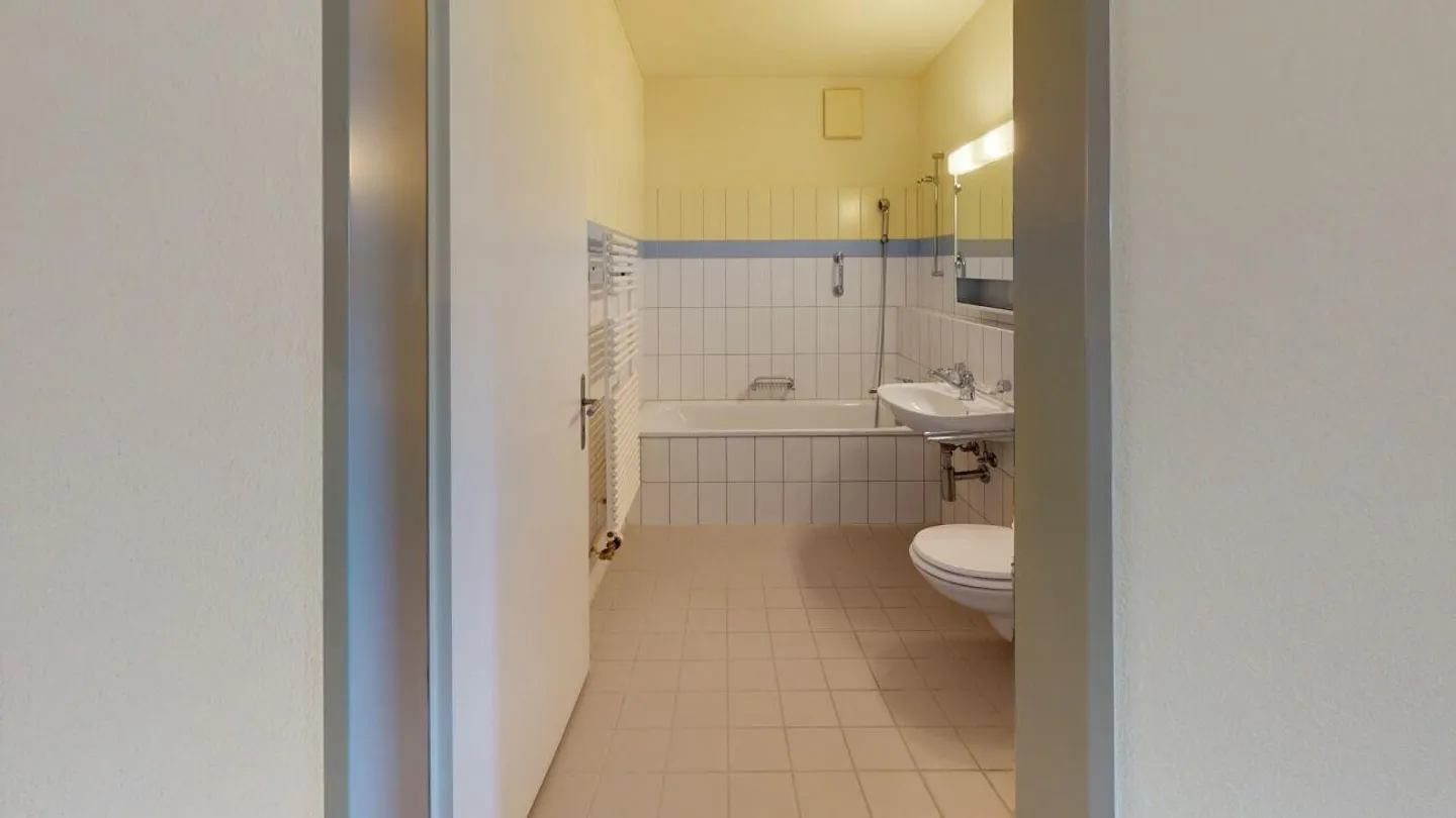 Beautiful City-Close 2.5 Room Apartment - Photo 4 of 8