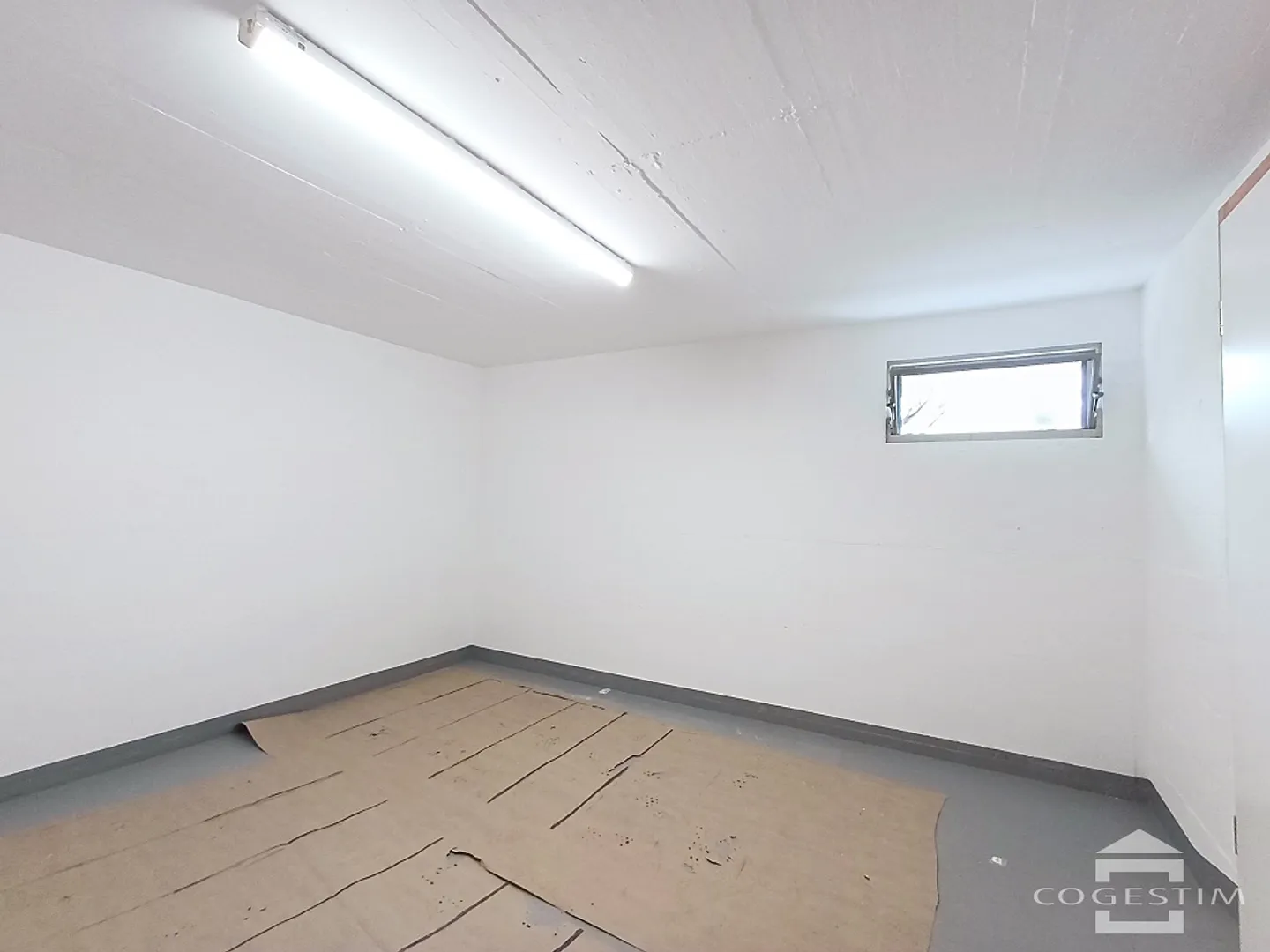 Dépôt - Photo 2 sur 2