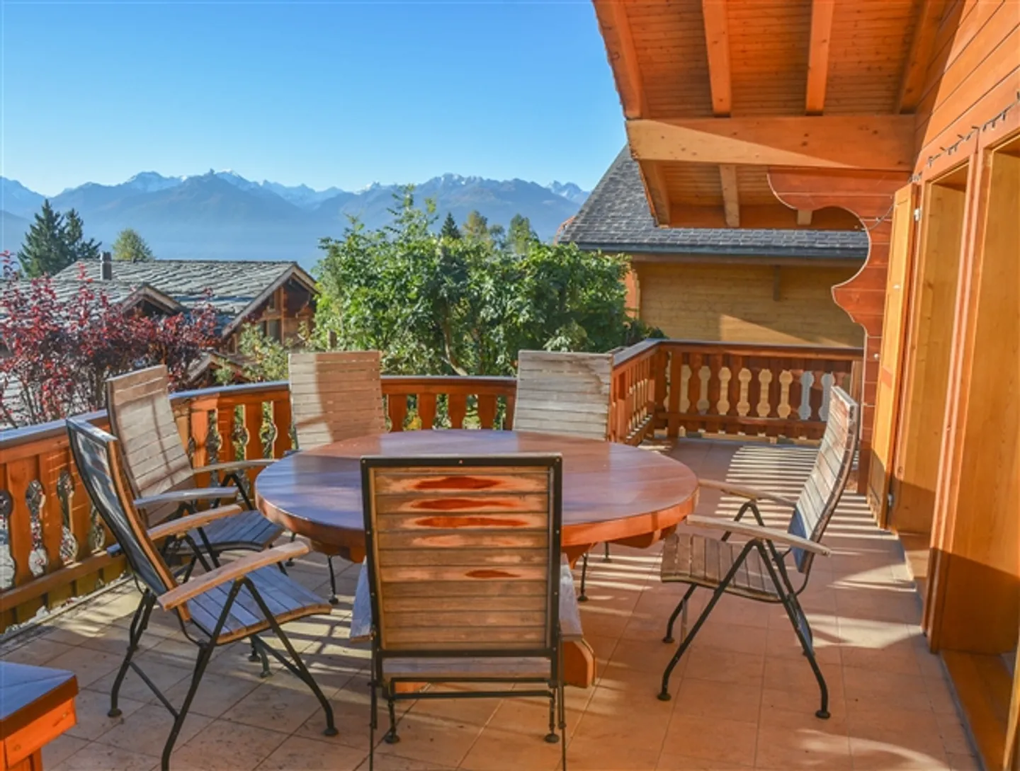 Charming chalet in a quiet location with mountain views - Photo 1 of 10