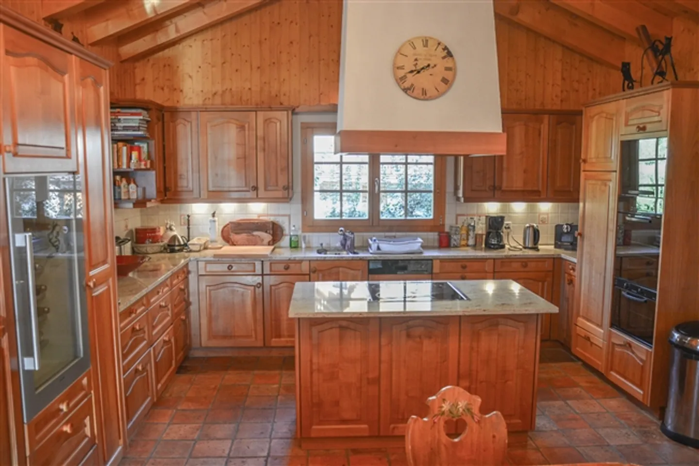 Charming chalet in a quiet location with mountain views - Photo 3 of 10