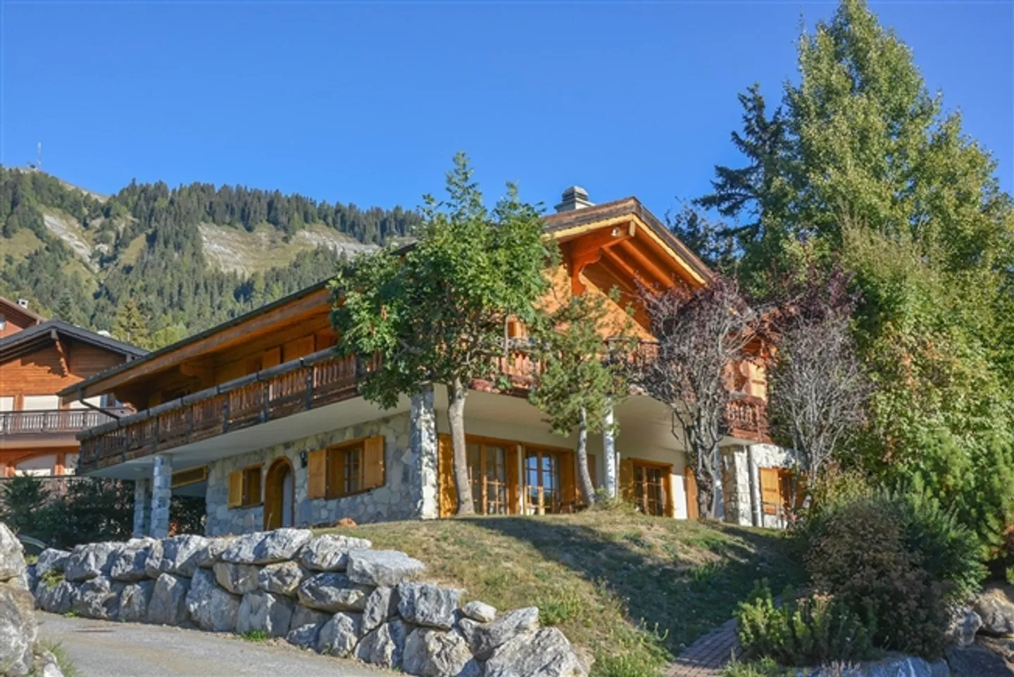 Charming chalet in a quiet location with mountain views - Photo 4 of 10