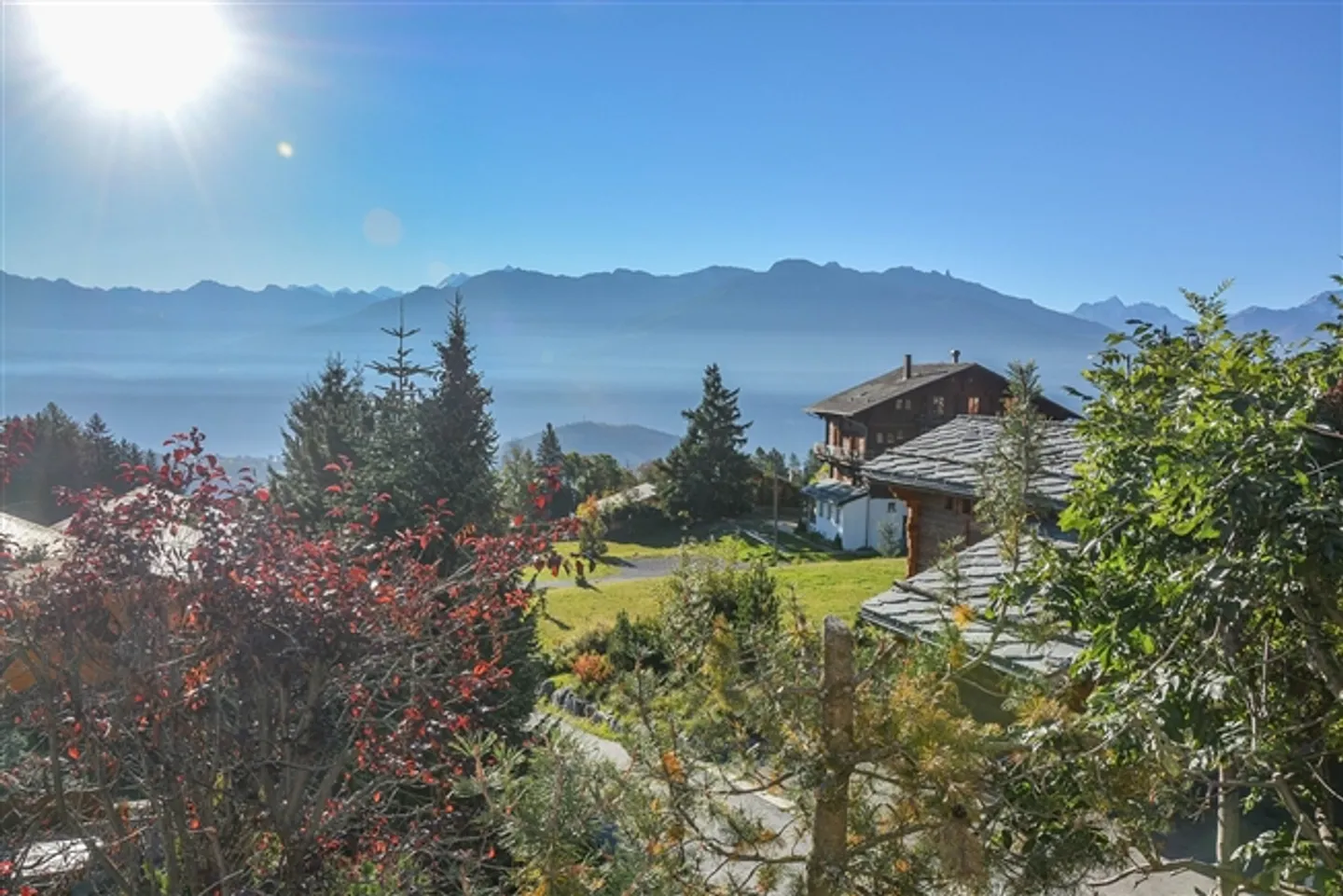 Charming chalet in a quiet location with mountain views - Photo 5 of 10