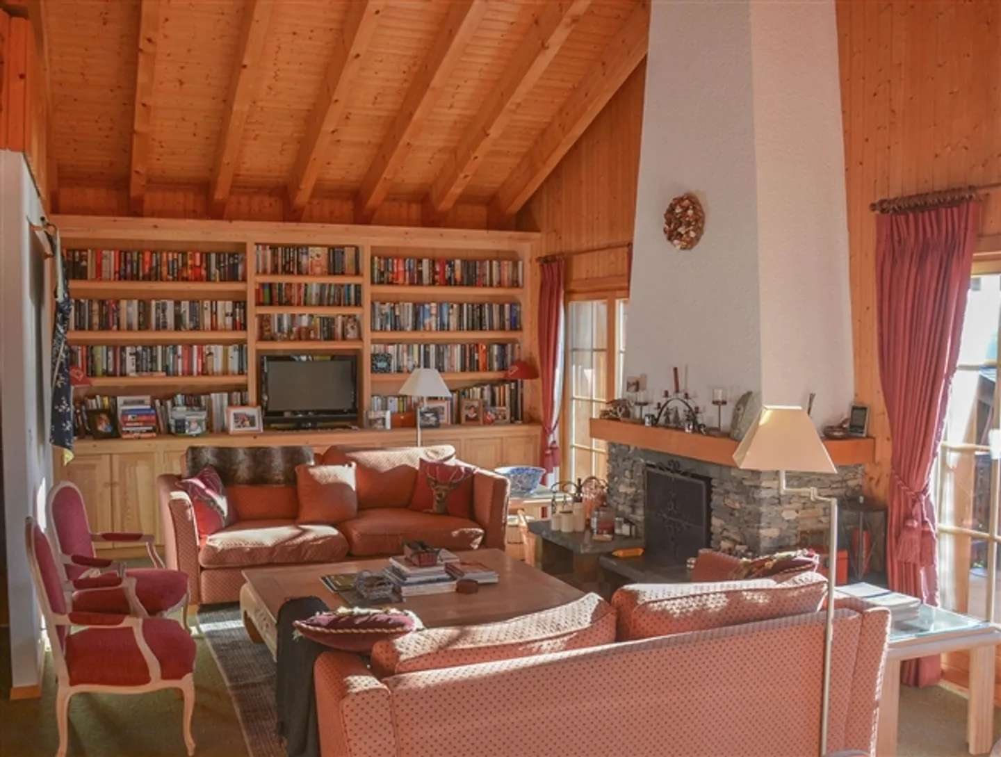 Charming chalet in a quiet location with mountain views - Photo 7 of 10