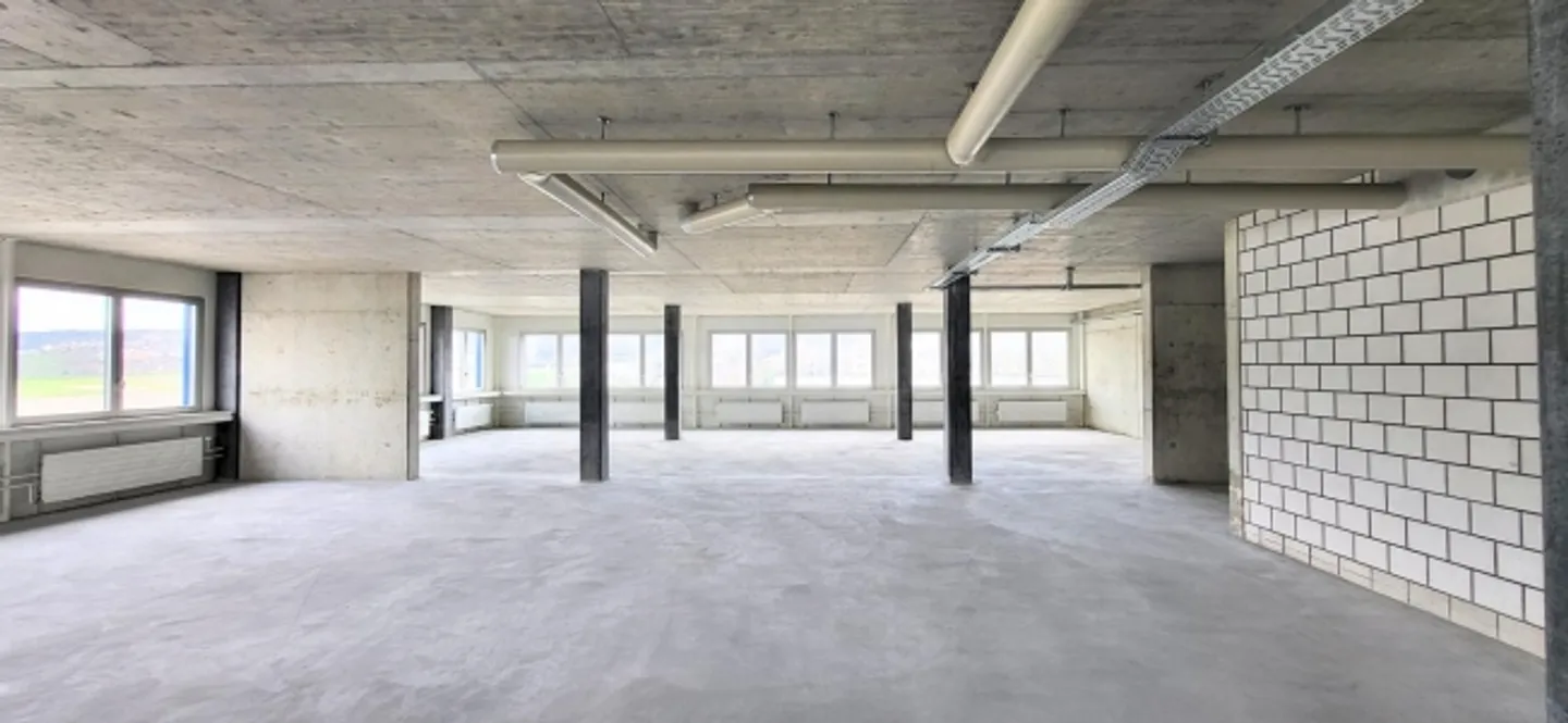 Flexible commercial space - ideal for production & logistics - Photo 1 of 13