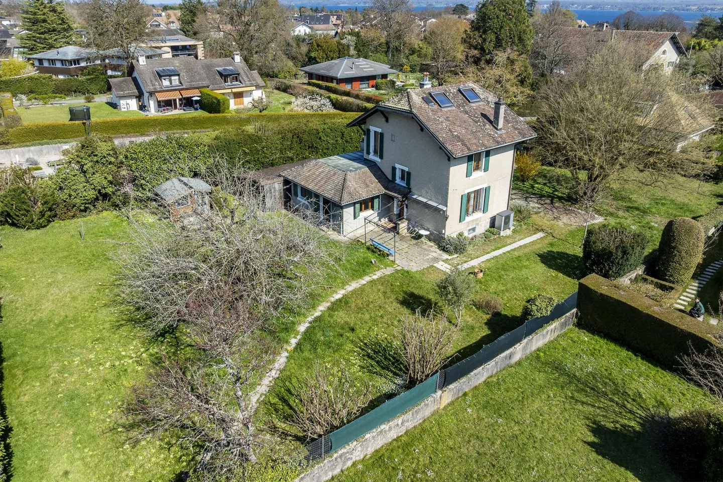 In esclusiva - Incantevole proprietà familiare con annesso, in un contesto verde - Foto 10 di 12